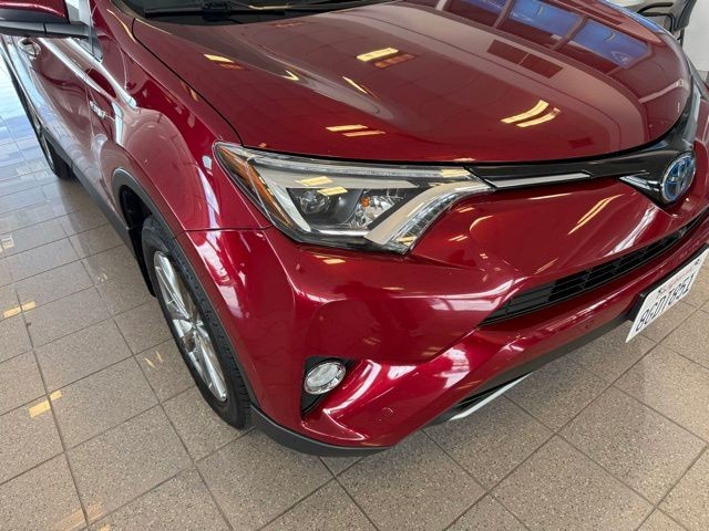 Toyota RAV4 Hybrid Vehicle Full-screen Gallery Image 08