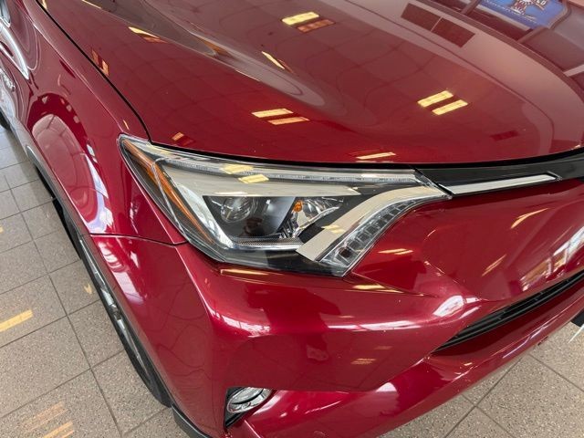 Toyota RAV4 Hybrid Vehicle Full-screen Gallery Image 09