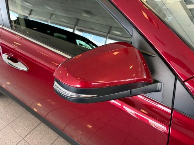 Toyota RAV4 Hybrid Vehicle Full-screen Gallery Image 11