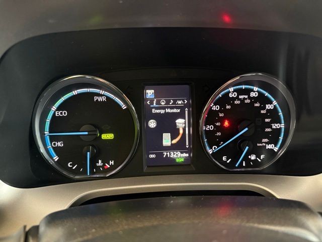 Toyota RAV4 Hybrid Vehicle Full-screen Gallery Image 13