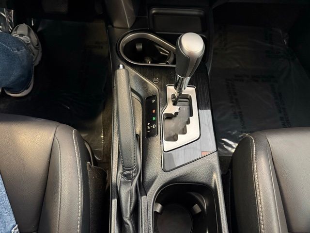Toyota RAV4 Hybrid Vehicle Full-screen Gallery Image 16