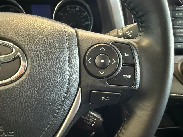 Toyota RAV4 Hybrid Vehicle Full-screen Gallery Image 17
