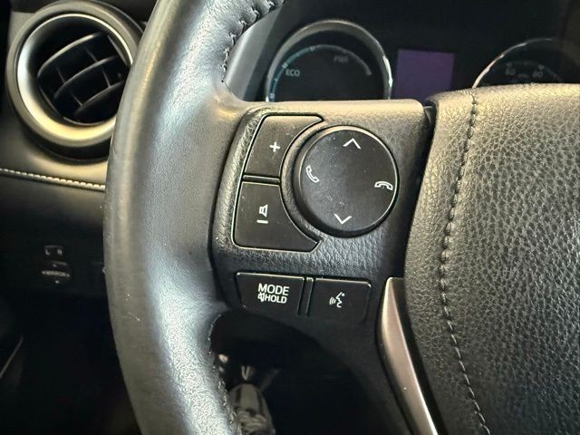 Toyota RAV4 Hybrid Vehicle Full-screen Gallery Image 18