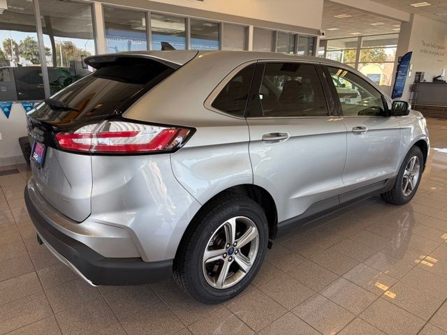 Ford Edge Vehicle Full-screen Gallery Image 03