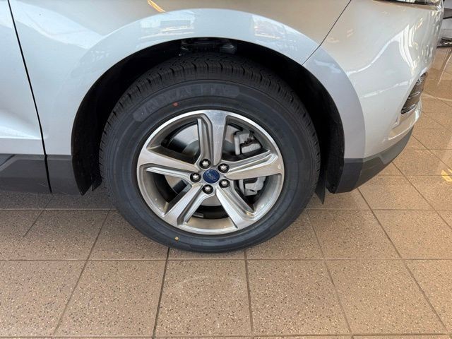 Ford Edge Vehicle Full-screen Gallery Image 10