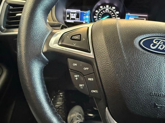 Ford Edge Vehicle Full-screen Gallery Image 17