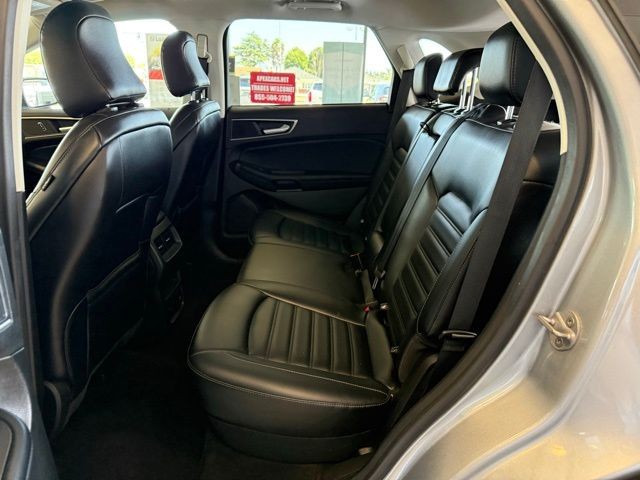 Ford Edge Vehicle Full-screen Gallery Image 20