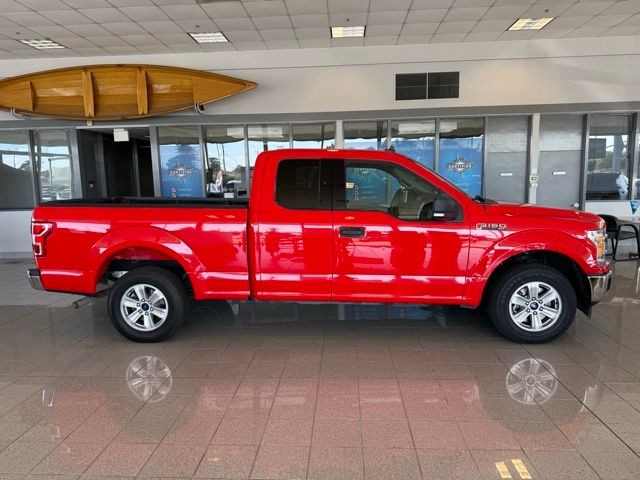 Ford F-150 Vehicle Full-screen Gallery Image 02