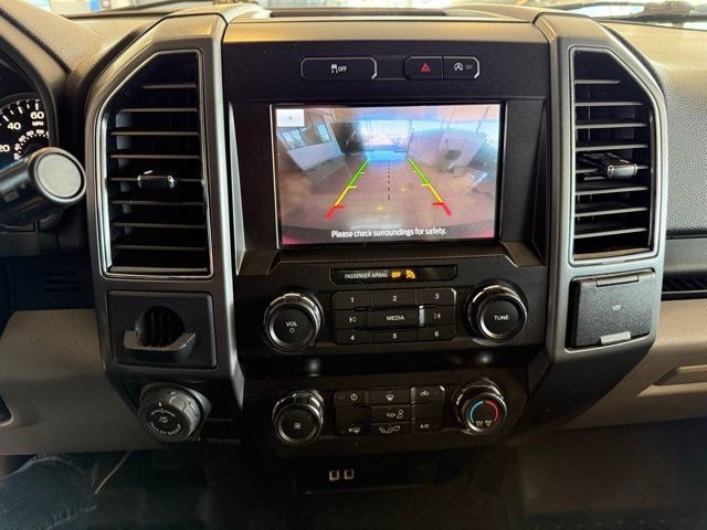 Ford F-150 Vehicle Full-screen Gallery Image 16