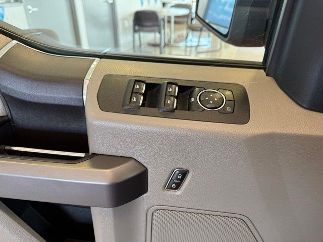 Ford F-150 Vehicle Full-screen Gallery Image 20