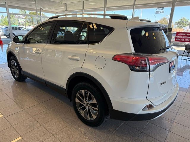 Toyota RAV4 Hybrid Vehicle Full-screen Gallery Image 05
