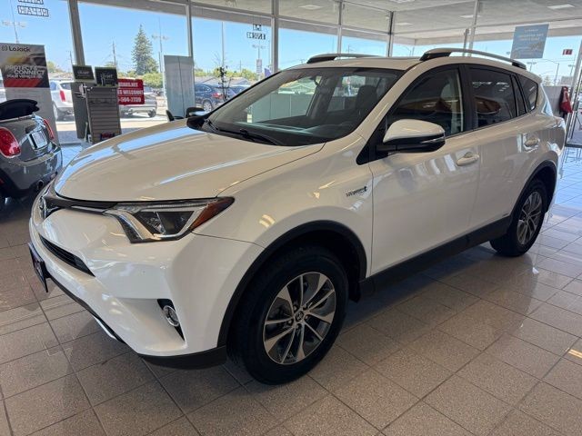 Toyota RAV4 Hybrid Vehicle Full-screen Gallery Image 06