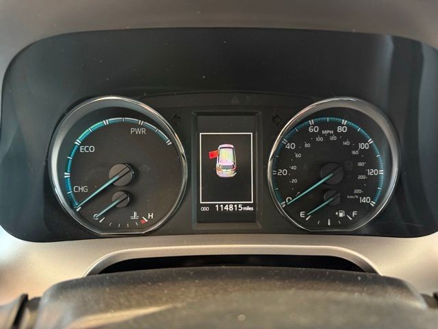 Toyota RAV4 Hybrid Vehicle Full-screen Gallery Image 13