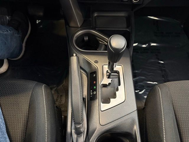 Toyota RAV4 Hybrid Vehicle Full-screen Gallery Image 17