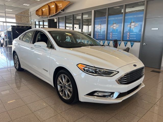Ford Fusion Vehicle Full-screen Gallery Image 02
