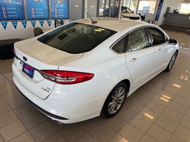 Ford Fusion Vehicle Full-screen Gallery Image 04