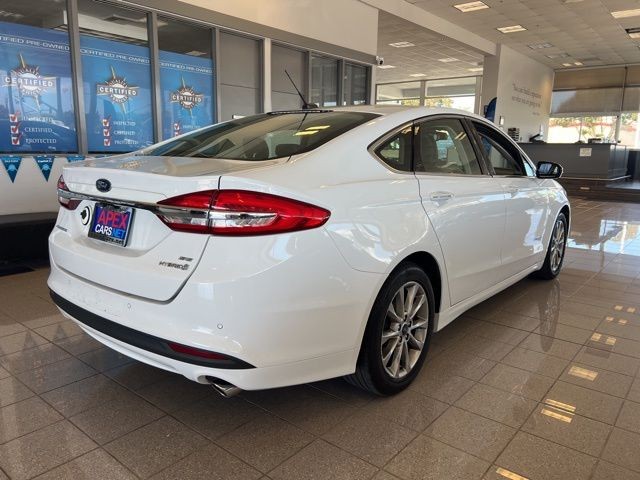 Ford Fusion Vehicle Full-screen Gallery Image 05
