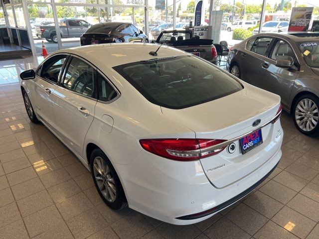 Ford Fusion Vehicle Full-screen Gallery Image 08