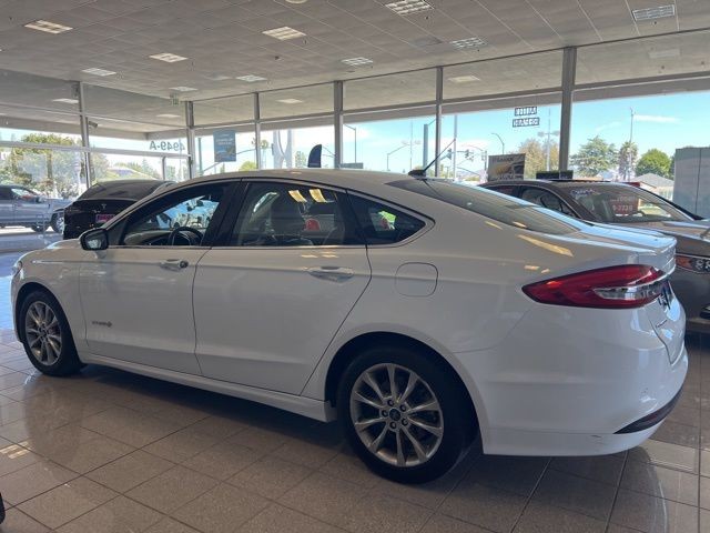 Ford Fusion Vehicle Full-screen Gallery Image 10
