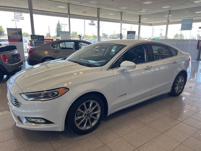 Ford Fusion Vehicle Full-screen Gallery Image 11