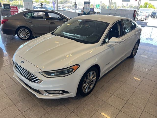 Ford Fusion Vehicle Full-screen Gallery Image 12