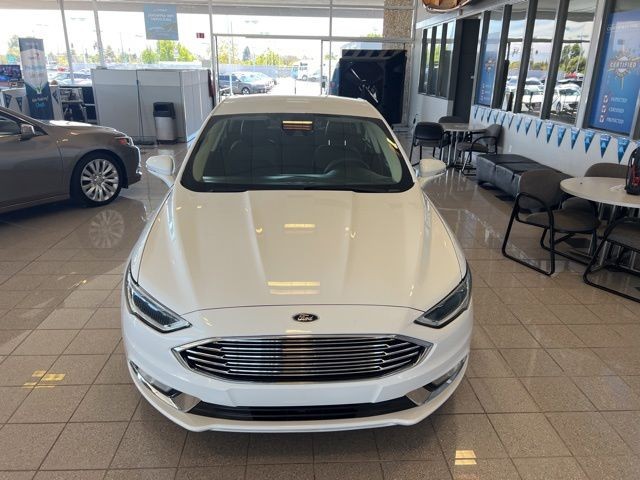 Ford Fusion Vehicle Full-screen Gallery Image 14
