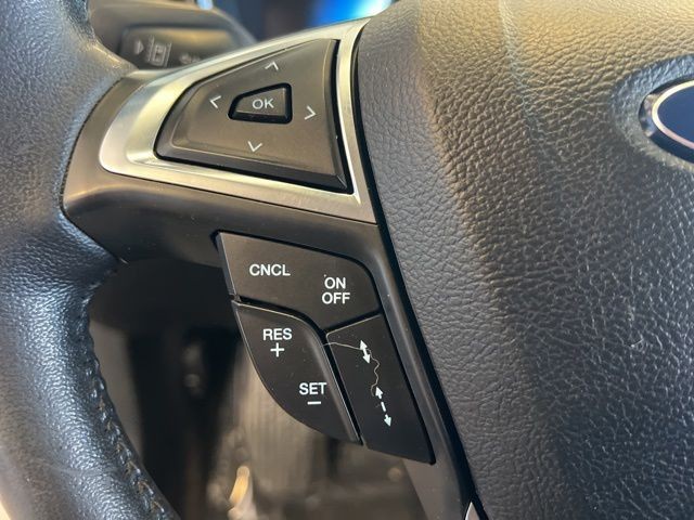 Ford Fusion Vehicle Full-screen Gallery Image 18