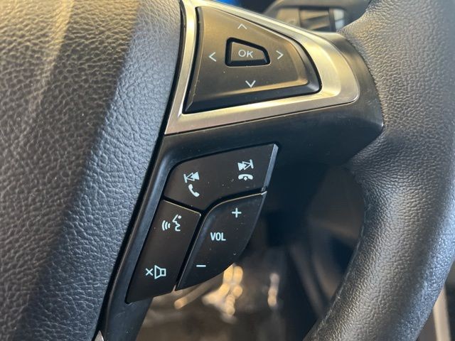 Ford Fusion Vehicle Full-screen Gallery Image 19