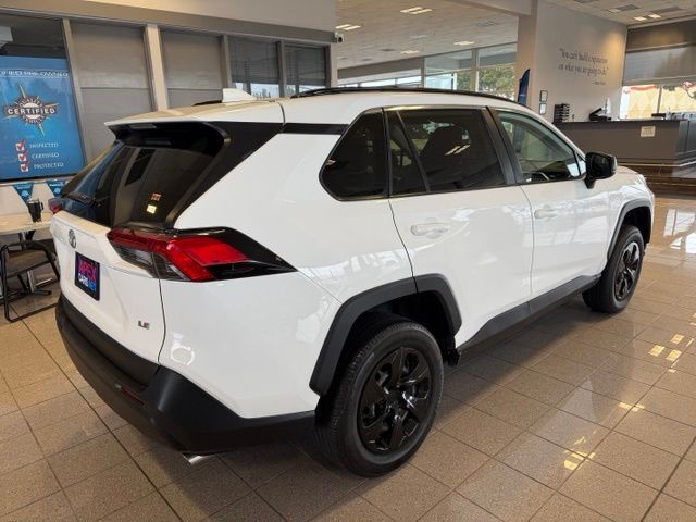 Toyota RAV4 Vehicle Full-screen Gallery Image 03