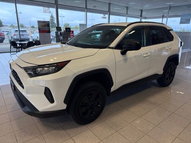 Toyota RAV4 Vehicle Full-screen Gallery Image 06