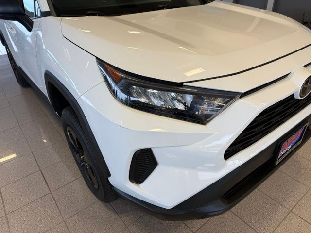 Toyota RAV4 Vehicle Full-screen Gallery Image 08