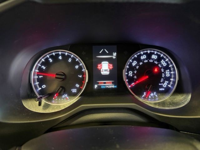 Toyota RAV4 Vehicle Full-screen Gallery Image 13