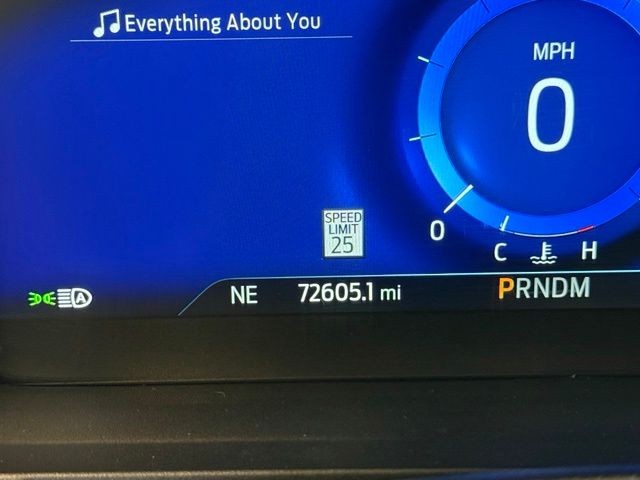 Ford Explorer Vehicle Full-screen Gallery Image 12