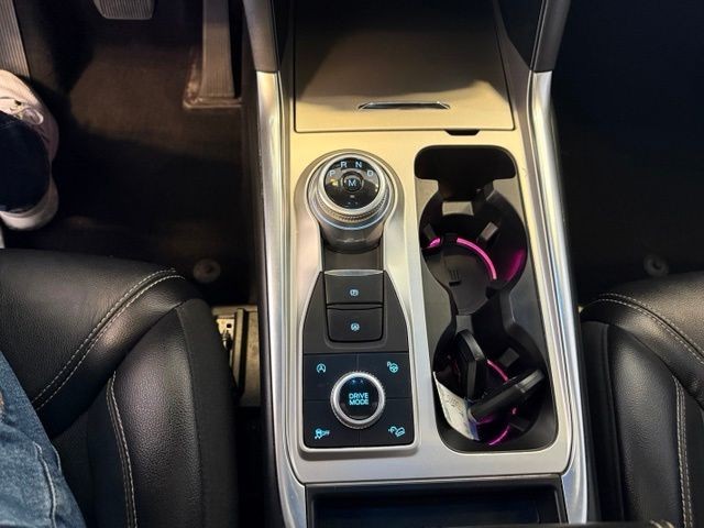 Ford Explorer Vehicle Full-screen Gallery Image 17