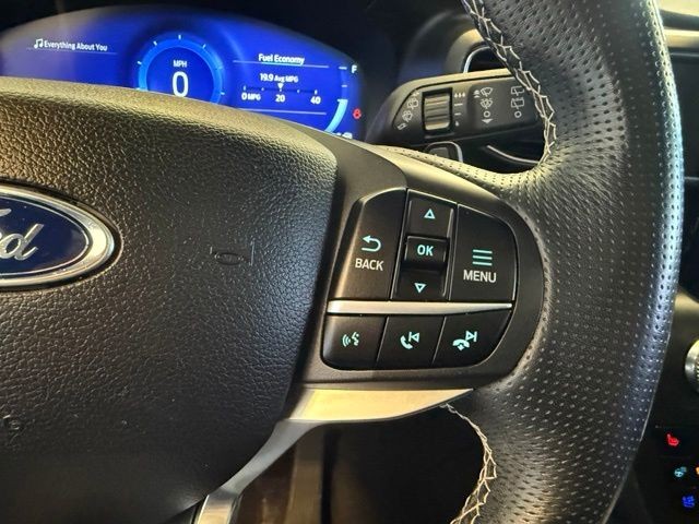 Ford Explorer Vehicle Full-screen Gallery Image 18