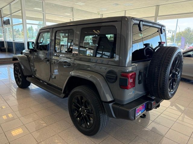 Jeep Wrangler Vehicle Full-screen Gallery Image 05