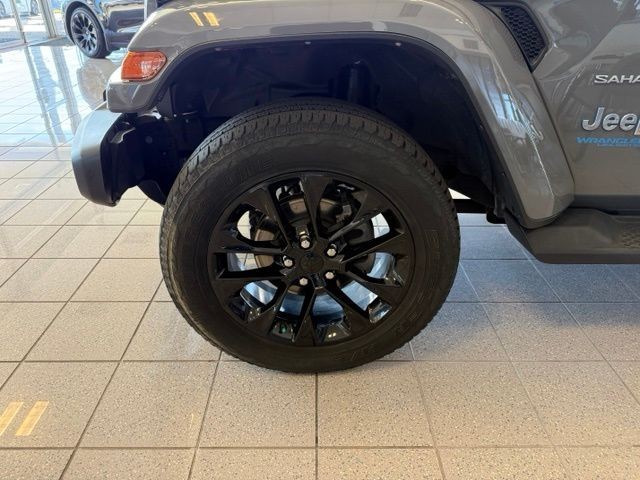 Jeep Wrangler Vehicle Full-screen Gallery Image 10