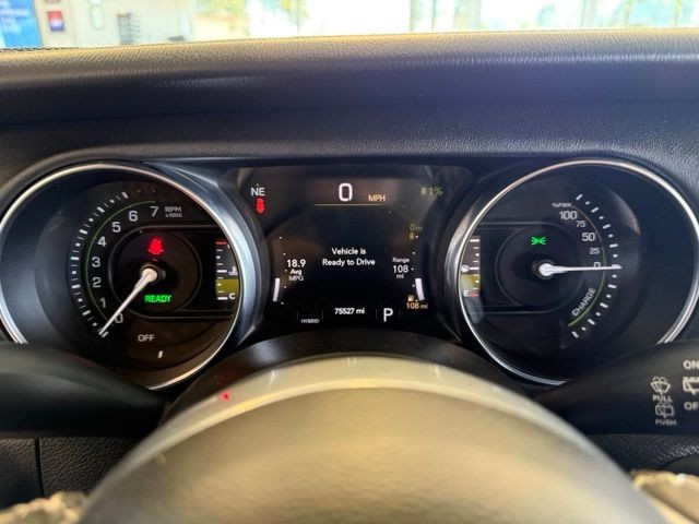 Jeep Wrangler Vehicle Full-screen Gallery Image 12