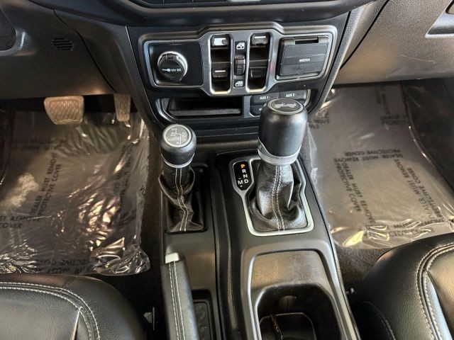 Jeep Wrangler Vehicle Full-screen Gallery Image 15