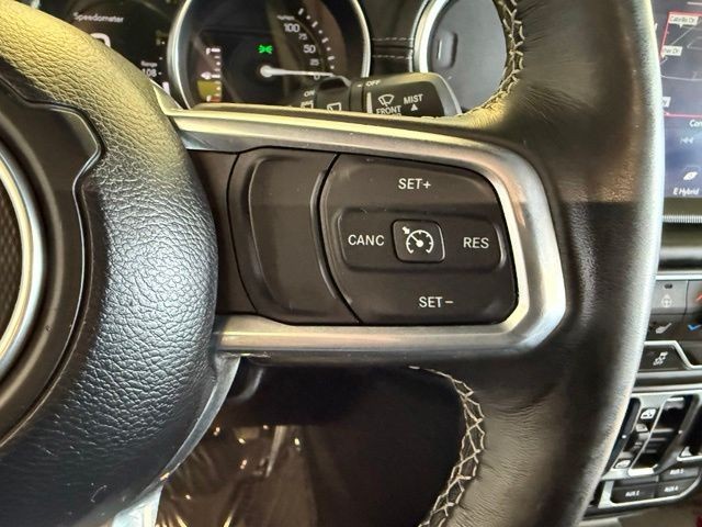 Jeep Wrangler Vehicle Full-screen Gallery Image 16