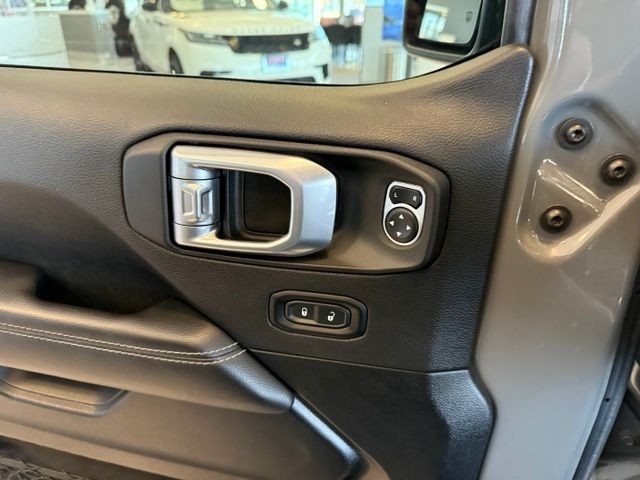 Jeep Wrangler Vehicle Full-screen Gallery Image 18