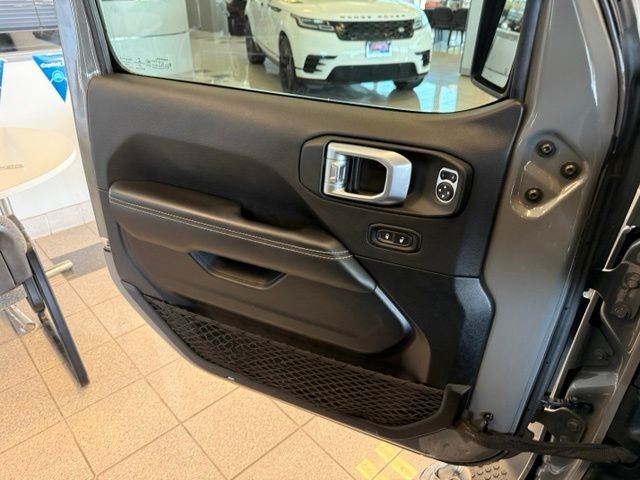 Jeep Wrangler Vehicle Full-screen Gallery Image 19