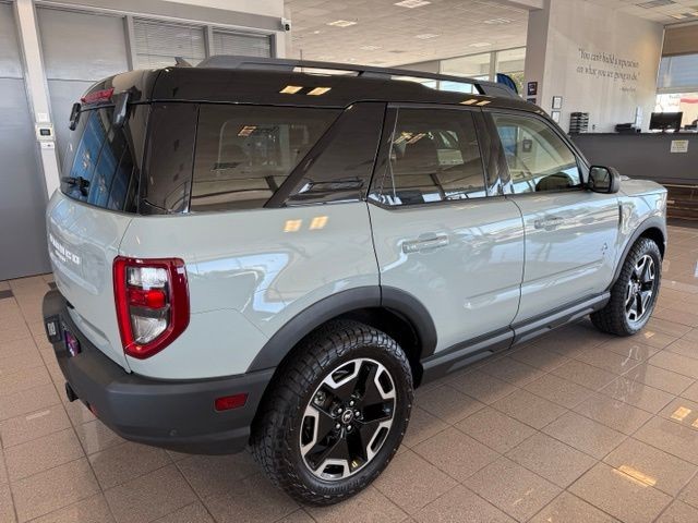 Ford Bronco Sport Vehicle Full-screen Gallery Image 03