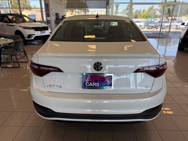 Volkswagen Jetta Vehicle Full-screen Gallery Image 04