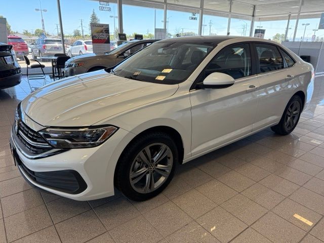 Volkswagen Jetta Vehicle Full-screen Gallery Image 06