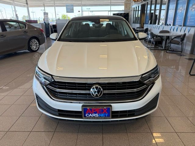 Volkswagen Jetta Vehicle Full-screen Gallery Image 07