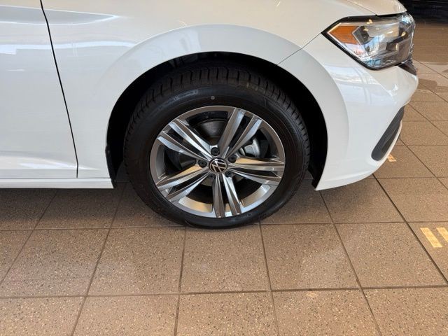 Volkswagen Jetta Vehicle Full-screen Gallery Image 10