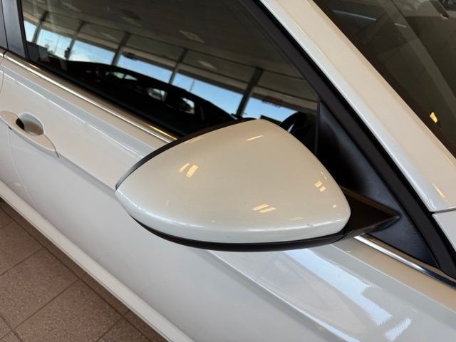 Volkswagen Jetta Vehicle Full-screen Gallery Image 11
