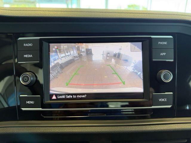 Volkswagen Jetta Vehicle Full-screen Gallery Image 14