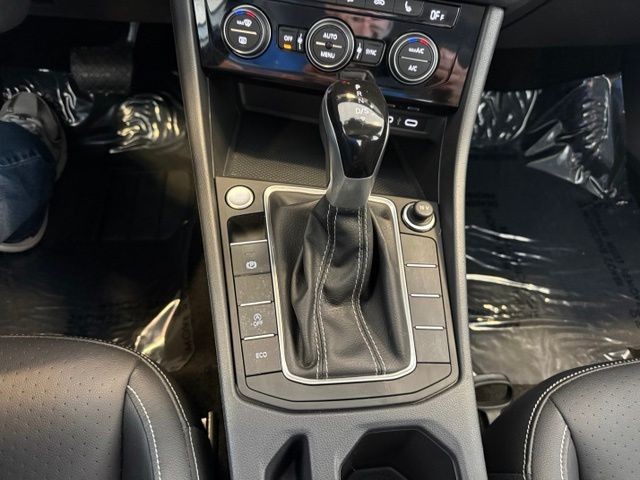 Volkswagen Jetta Vehicle Full-screen Gallery Image 16